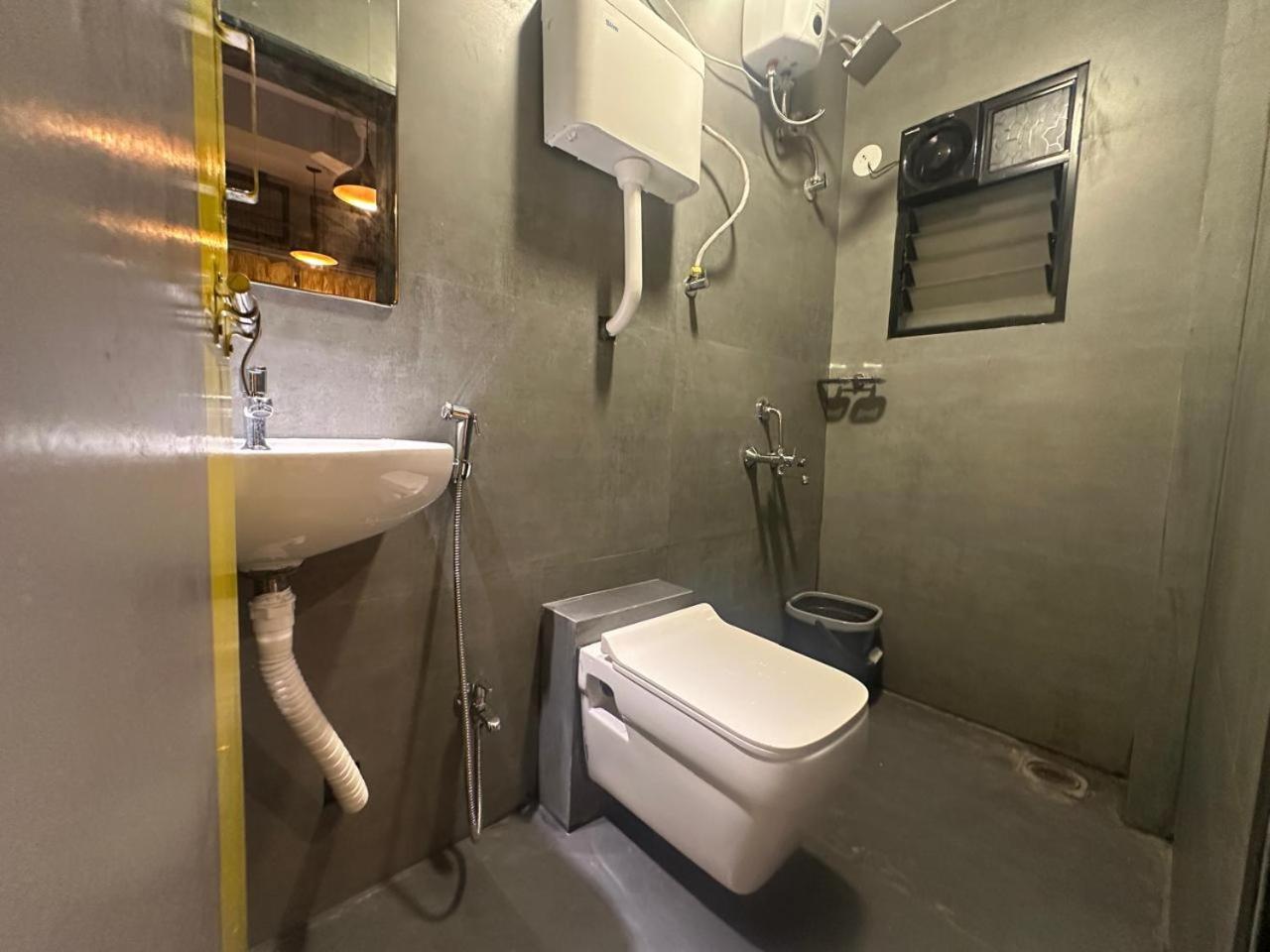 Travotale Hostel And Cowork Koregaonpark Poona Buitenkant foto