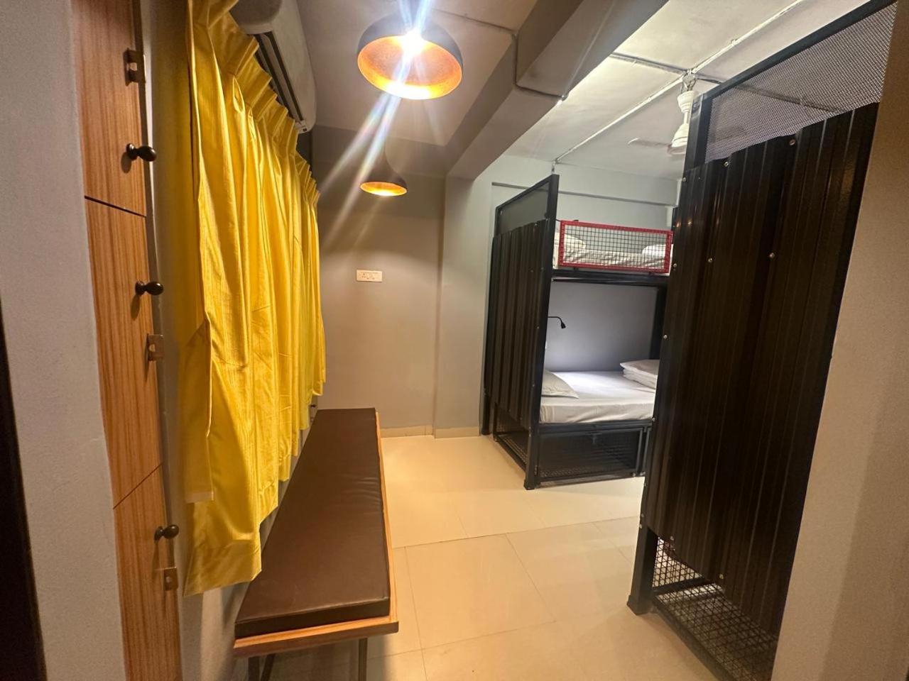Travotale Hostel And Cowork Koregaonpark Poona Buitenkant foto