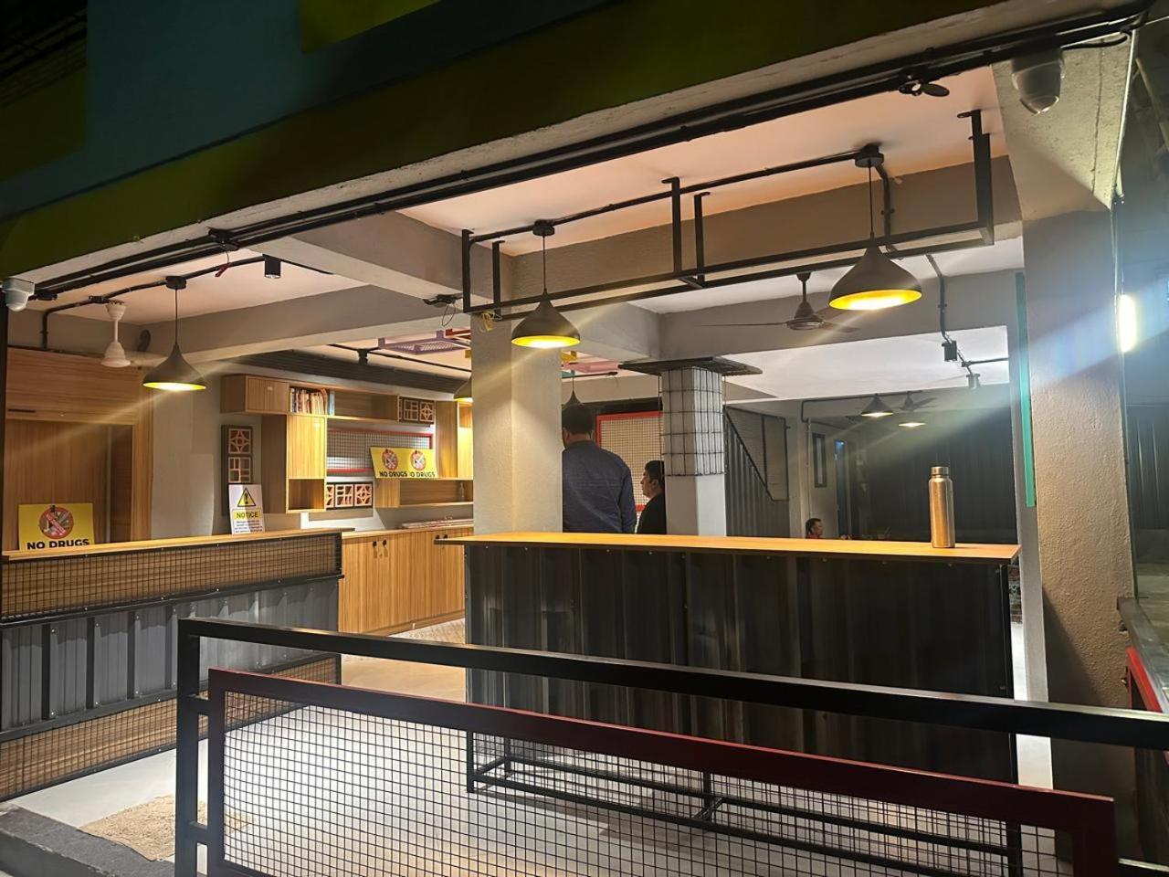 Travotale Hostel And Cowork Koregaonpark Poona Buitenkant foto
