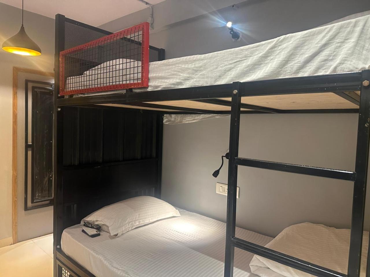Travotale Hostel And Cowork Koregaonpark Poona Buitenkant foto