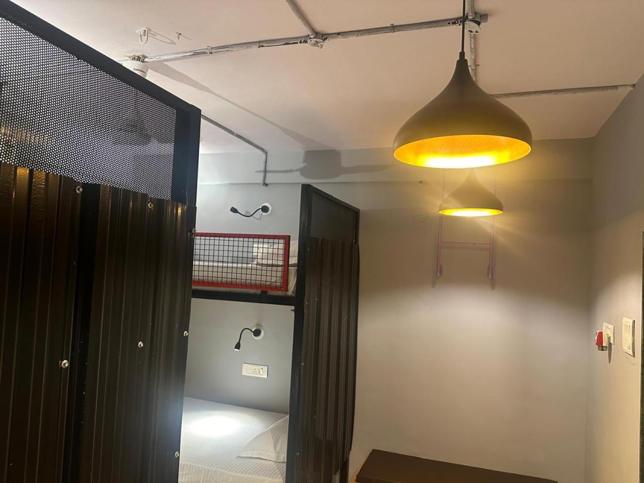 Travotale Hostel And Cowork Koregaonpark Poona Buitenkant foto