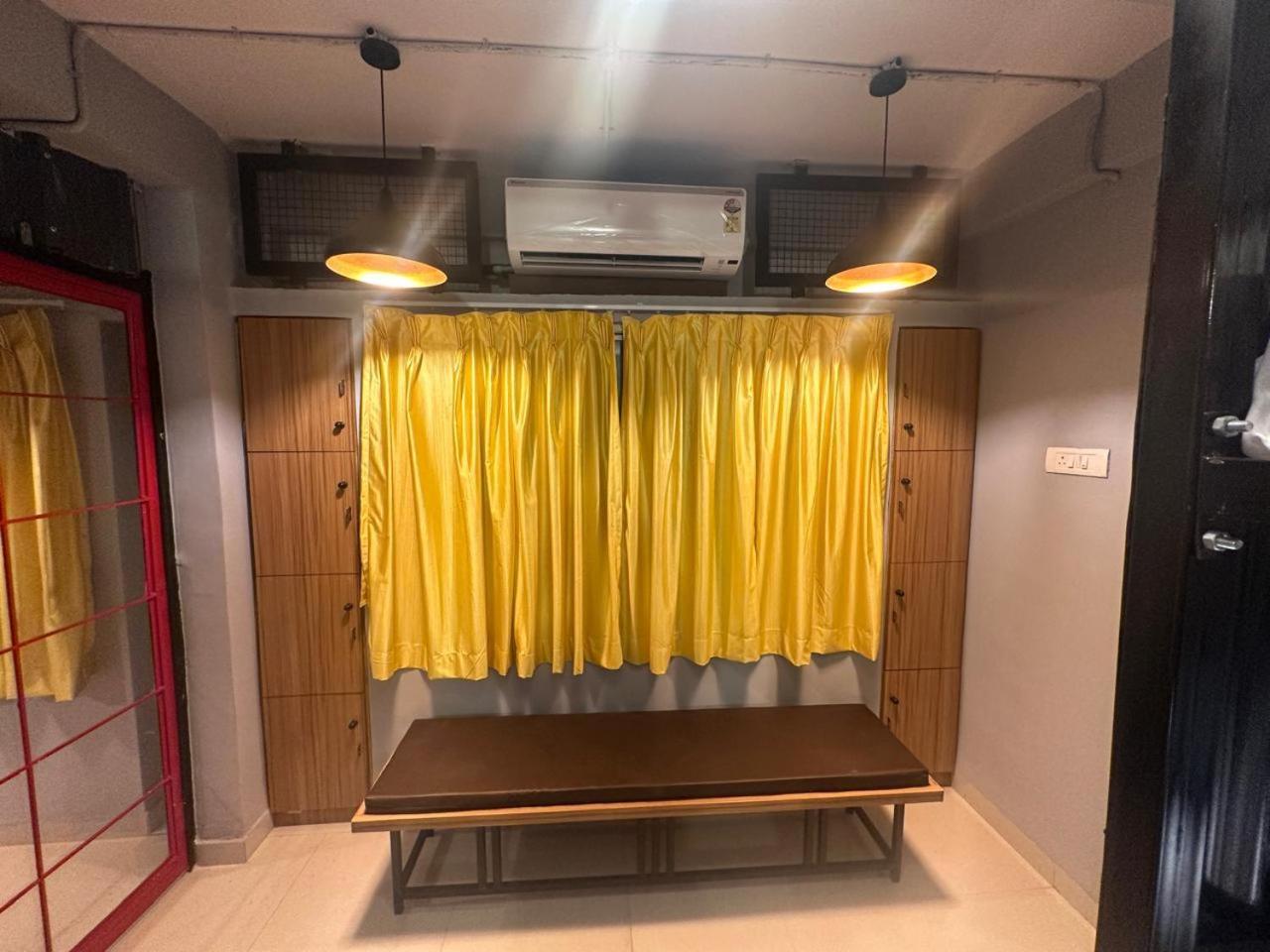 Travotale Hostel And Cowork Koregaonpark Poona Buitenkant foto