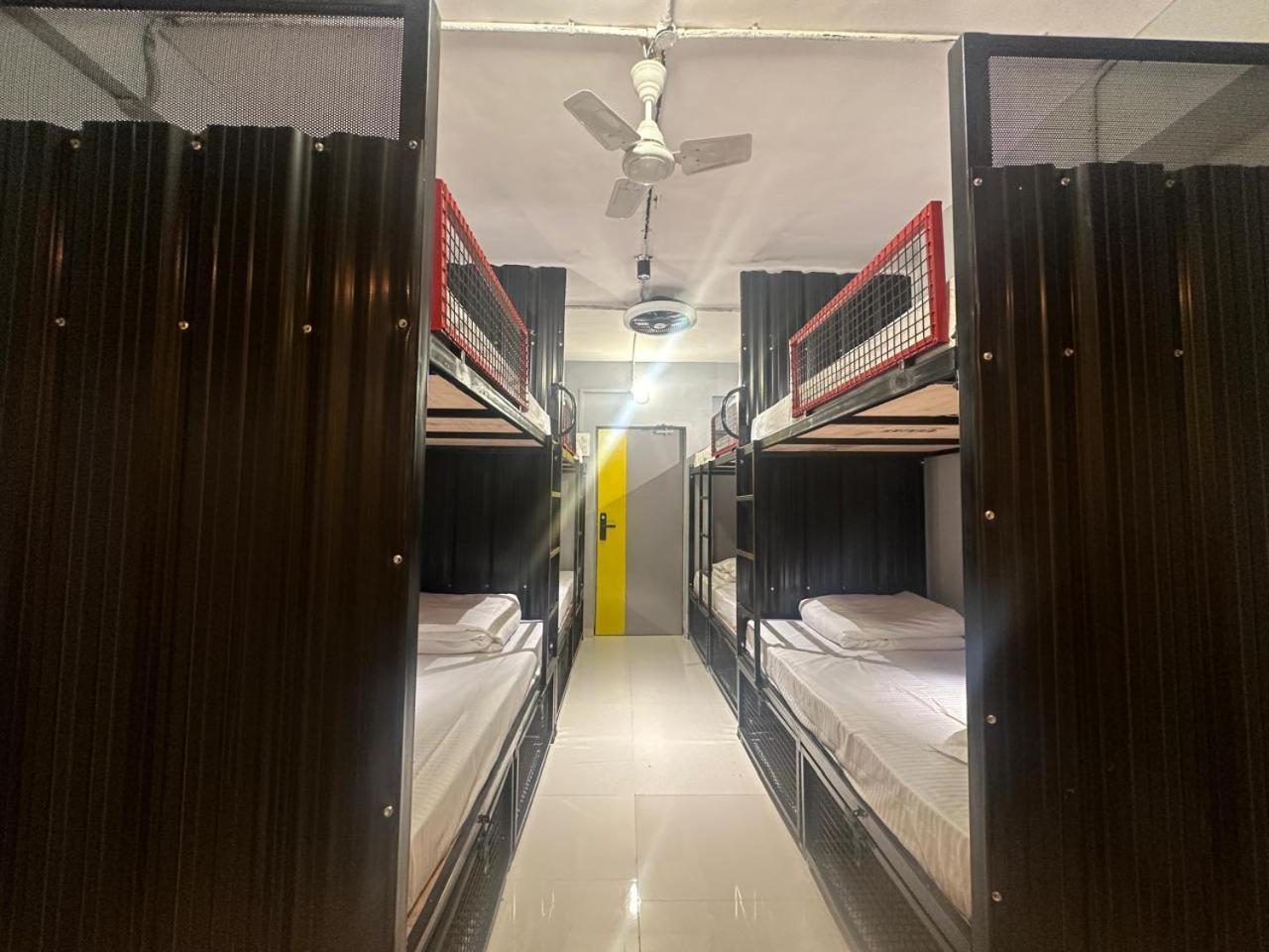 Travotale Hostel And Cowork Koregaonpark Poona Buitenkant foto