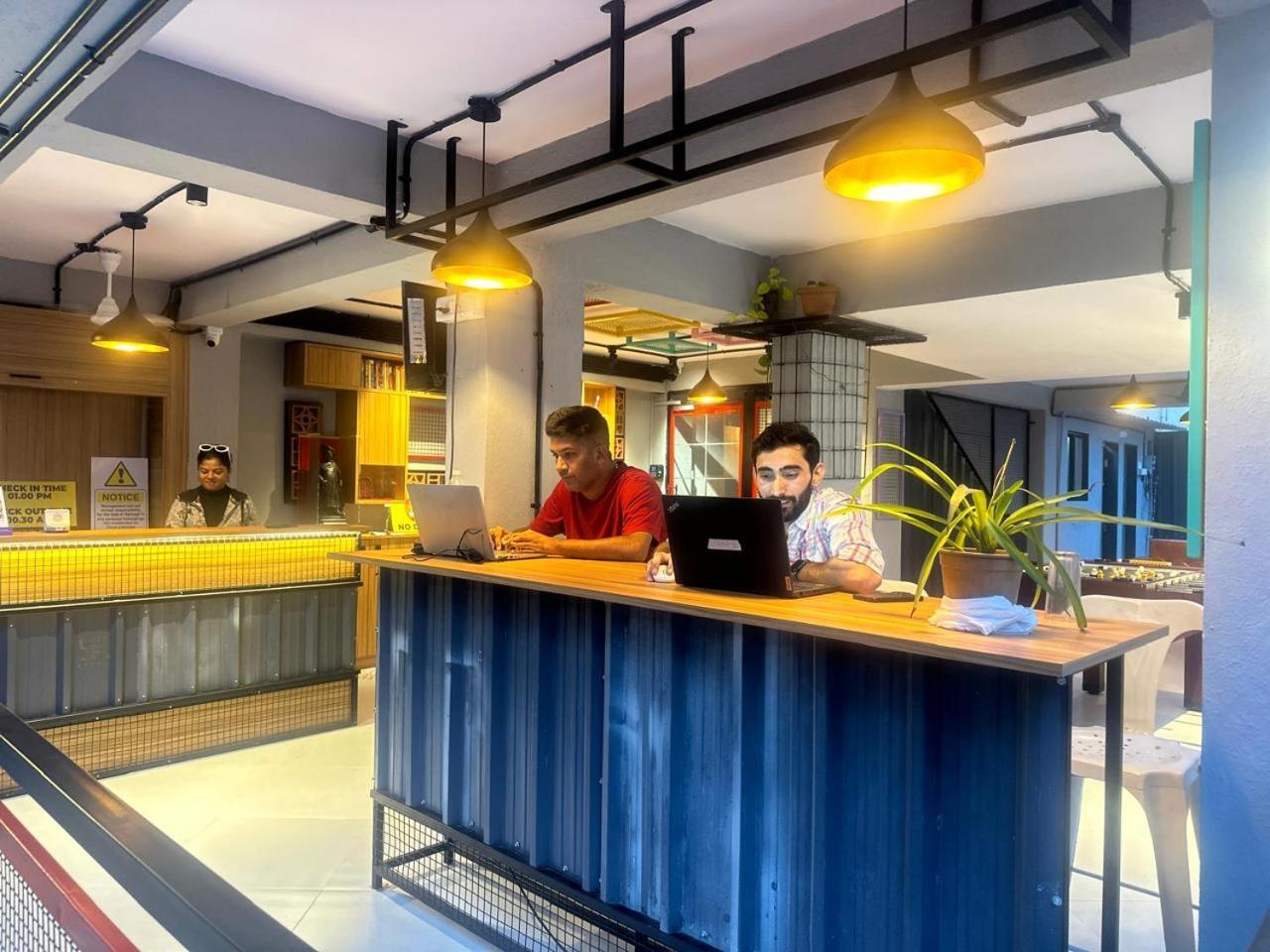 Travotale Hostel And Cowork Koregaonpark Poona Buitenkant foto
