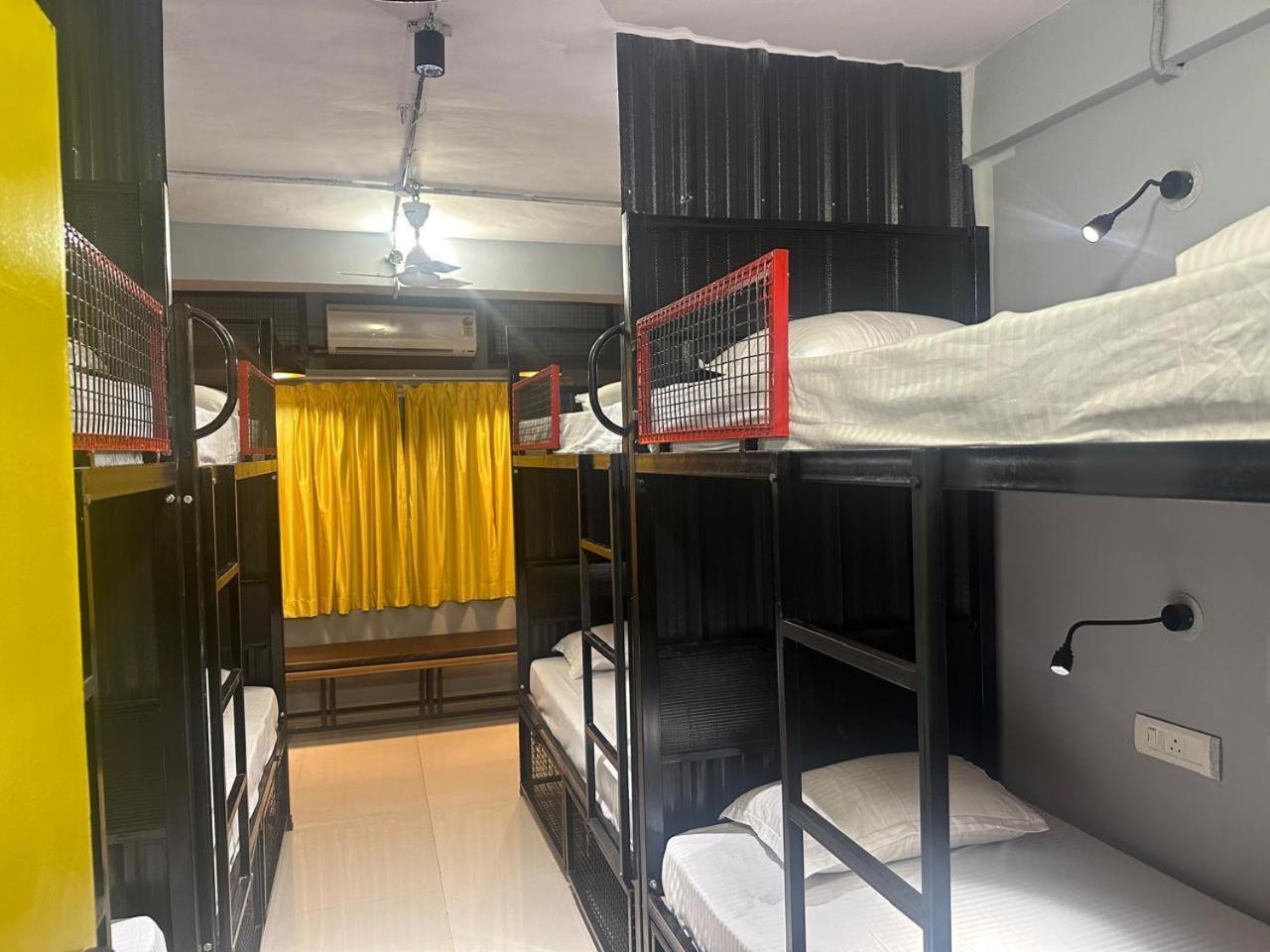 Travotale Hostel And Cowork Koregaonpark Poona Buitenkant foto