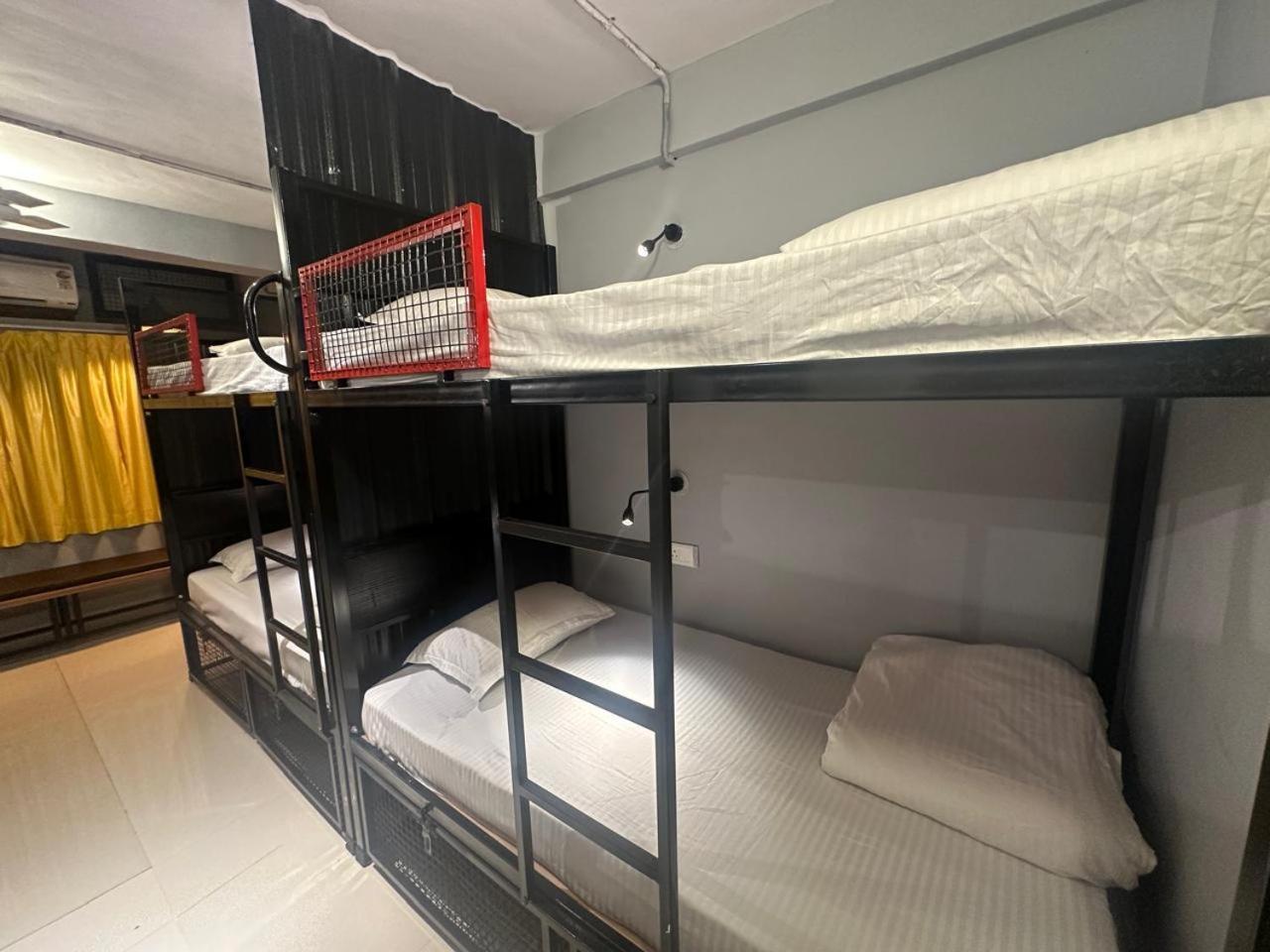 Travotale Hostel And Cowork Koregaonpark Poona Buitenkant foto
