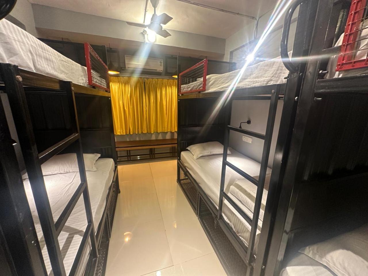 Travotale Hostel And Cowork Koregaonpark Poona Buitenkant foto