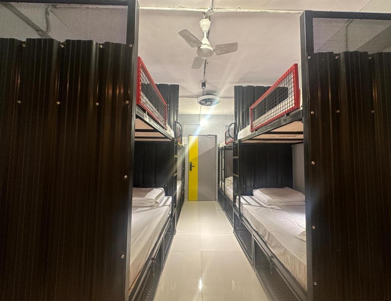 Travotale Hostel And Cowork Koregaonpark Poona Buitenkant foto